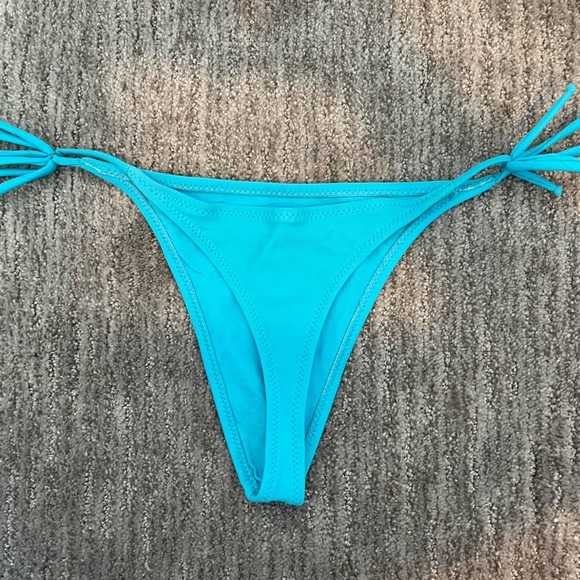 Baby blue bikini bottom (thong) - Picture 2 of 2